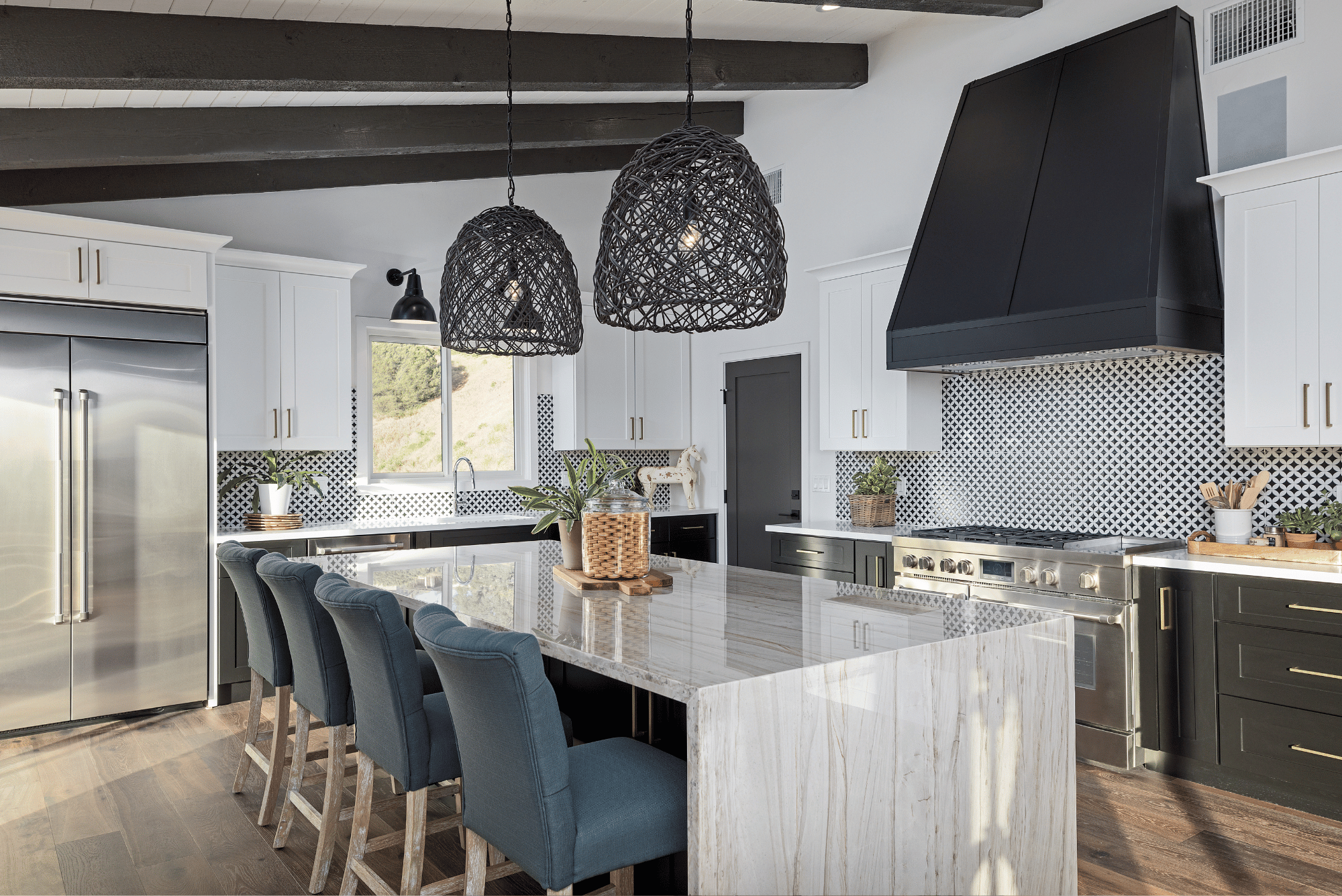 Modern Kitchen in the gold river area Spotless modern kitchen after professional cleaning